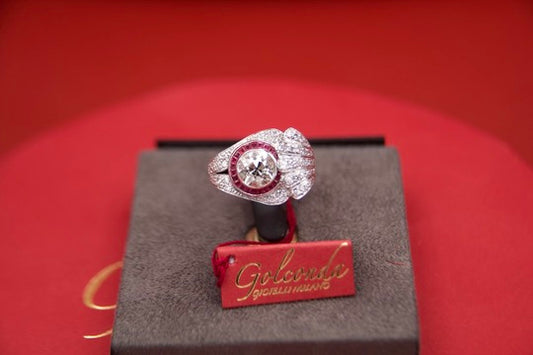 Anello "Art Deco" con Diamante di 2,40 carati e rubini calibrati