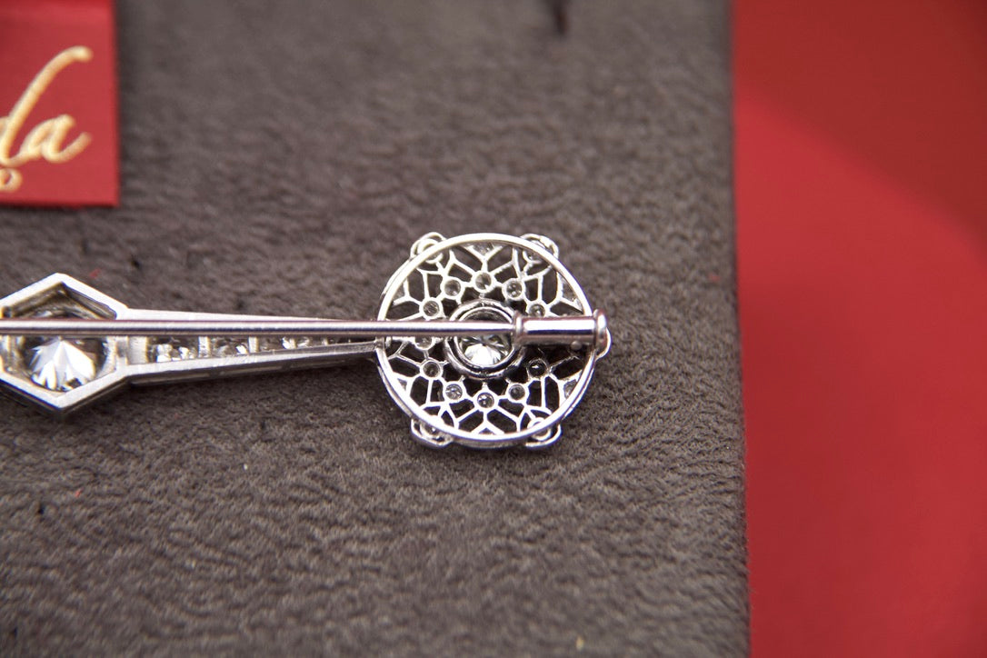 Spilla Art Decò barretta rosoni