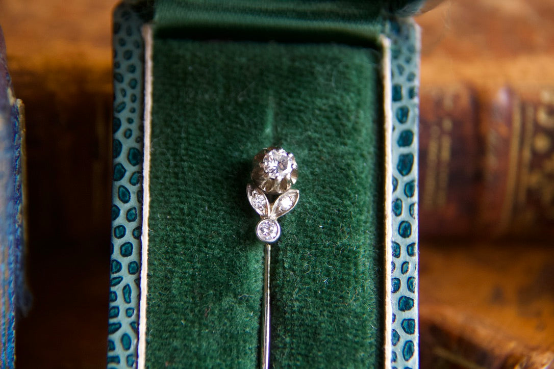 1940s brooch with diamonds