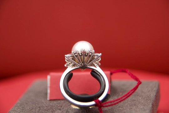 Anello Vintage con diamanti e perla