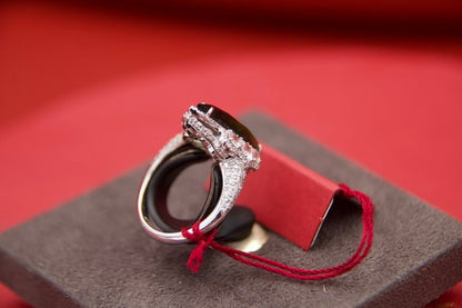 Ring with green Tourmaline and diamonds