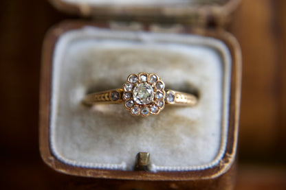 Very fine 19th-century daisy ring
