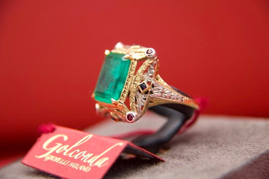 Anello finemente decorato con smeraldo anni 40'