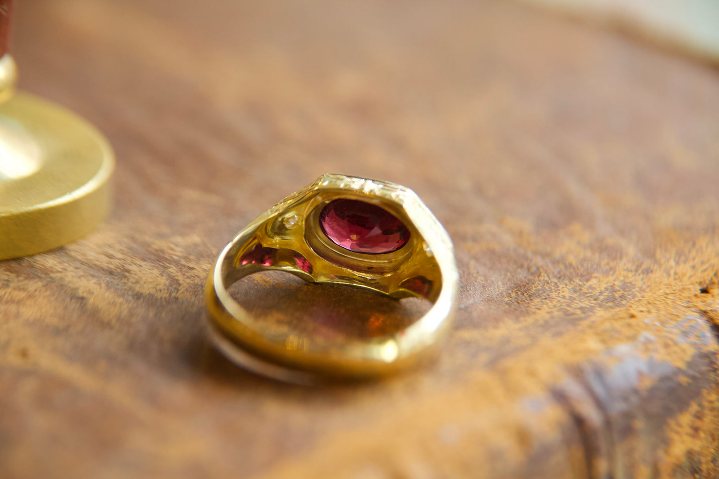 Anello anni 40 con Rodolite e diamanti