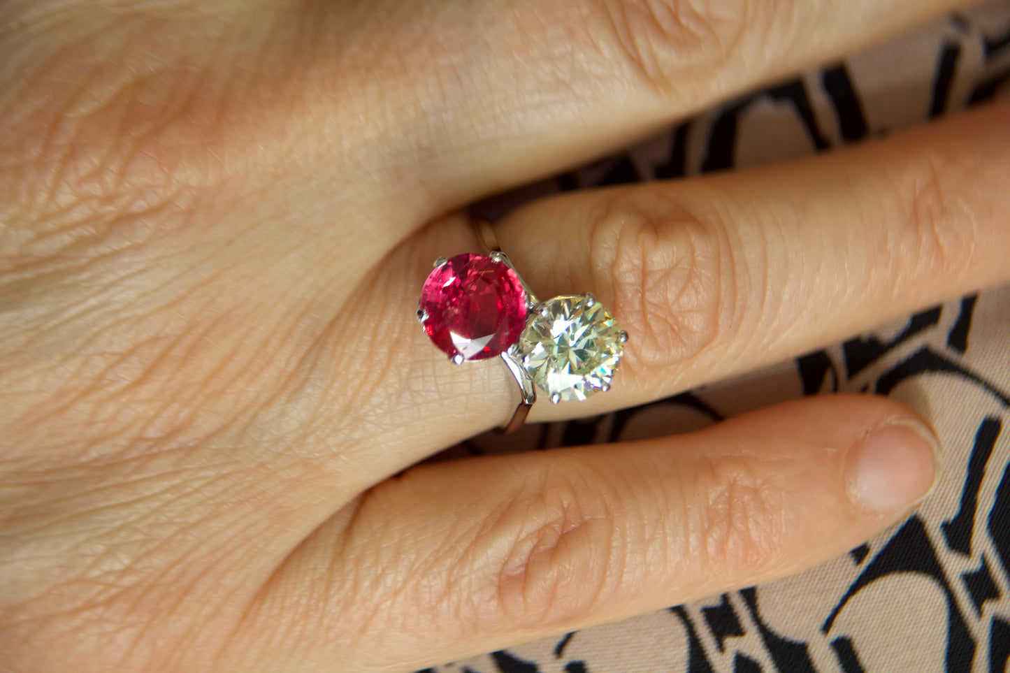 Anello toi moi con diamante e rubino "NO HEAT"