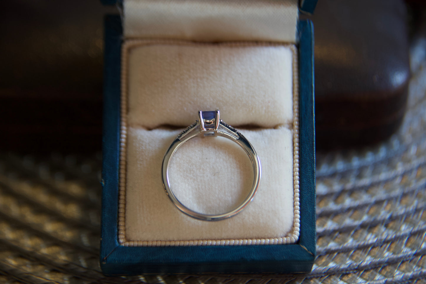 Anello con zaffiro e diamanti