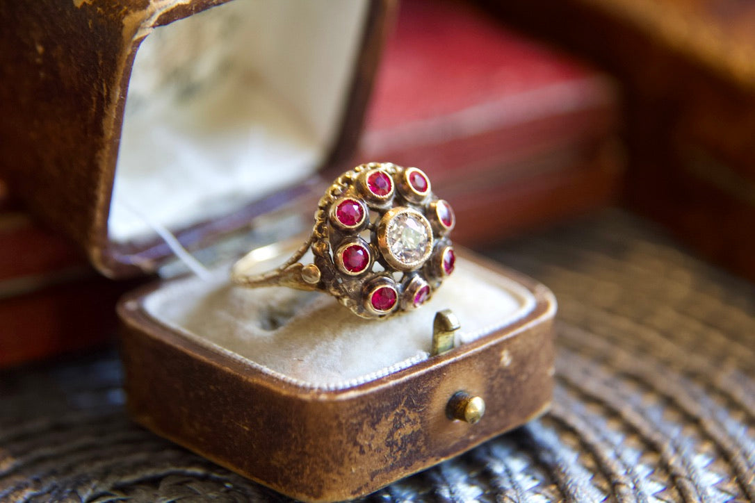 Anello "Art Nouveau" con diamante e rubini