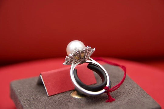 Anello Vintage con diamanti e perla