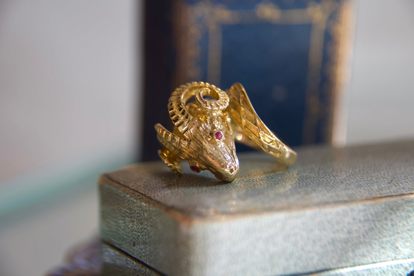 Anello "Ariete" scultura