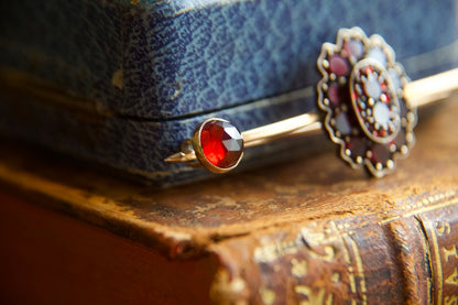 Late 19th-century brooch with garnets