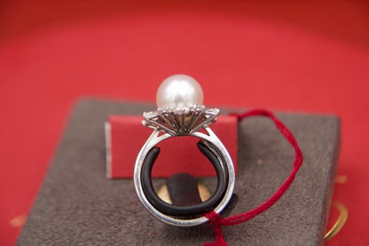 Anello Vintage con diamanti e perla