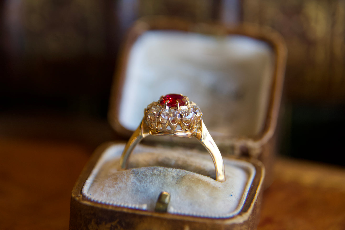 Anello margherita con rubino fine '800 inizi '900