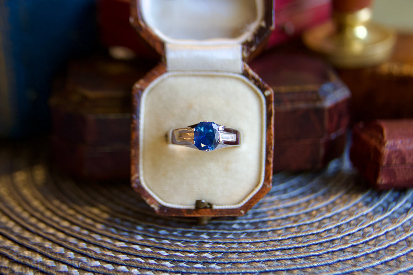 Anello solitario con Zaffiro ottagonale