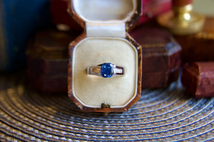 Anello solitario con Zaffiro ottagonale