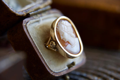 Anello Vittoriano con Cameo