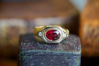 Anello anni 40 con Rodolite e diamanti