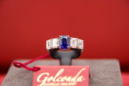 Anello con zaffiro e diamanti