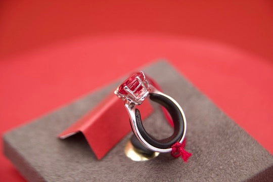 Anello toi moi con diamante e rubino "NO HEAT"