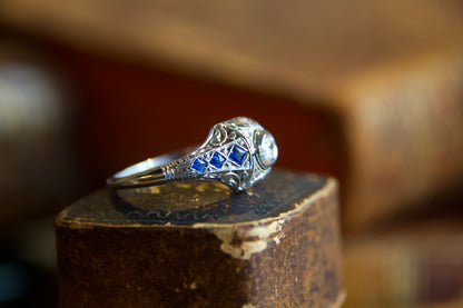 Anelo solitario Art Decò con zaffiri