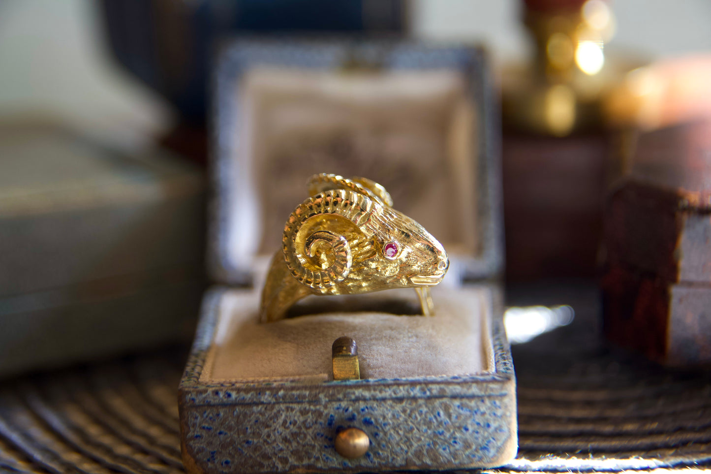 Anello "Ariete" scultura