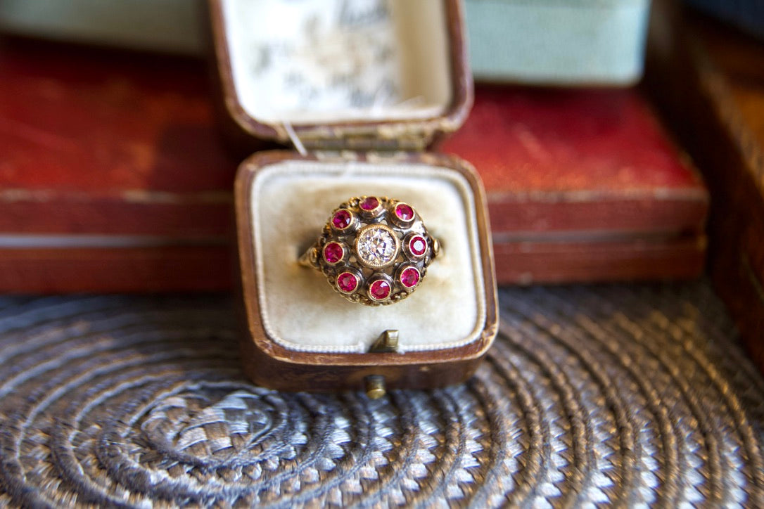 Anello "Art Nouveau" con diamante e rubini