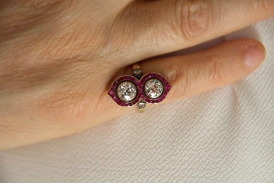 Anello toi moi con rubini calibrati