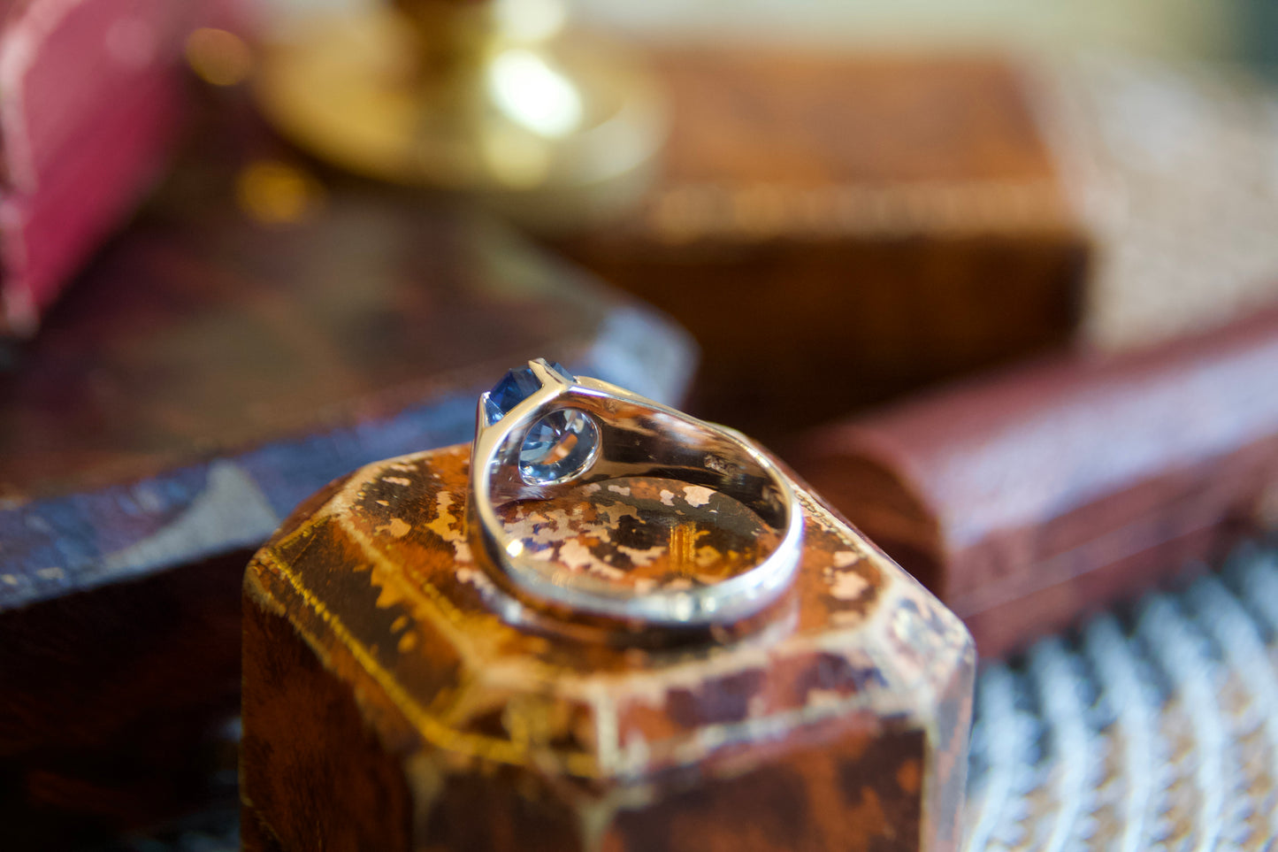 Anello solitario con Zaffiro ottagonale