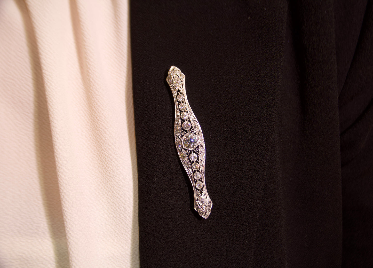 Spila baretta Art Decò