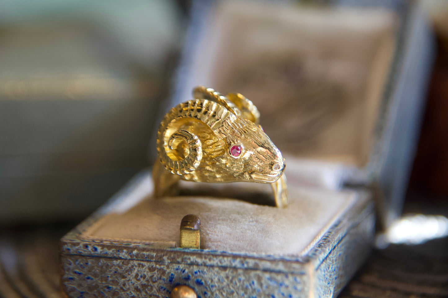 Anello "Ariete" scultura