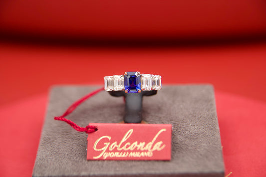 Anello con zaffiro e diamanti