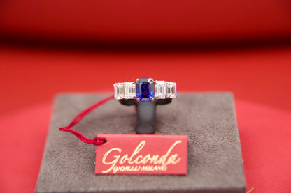 Anello con zaffiro e diamanti