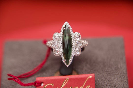 Ring with green Tourmaline and diamonds