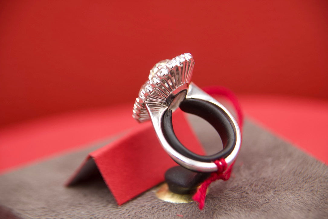 Anello Cluster anni 60' con diamanti taglio antico