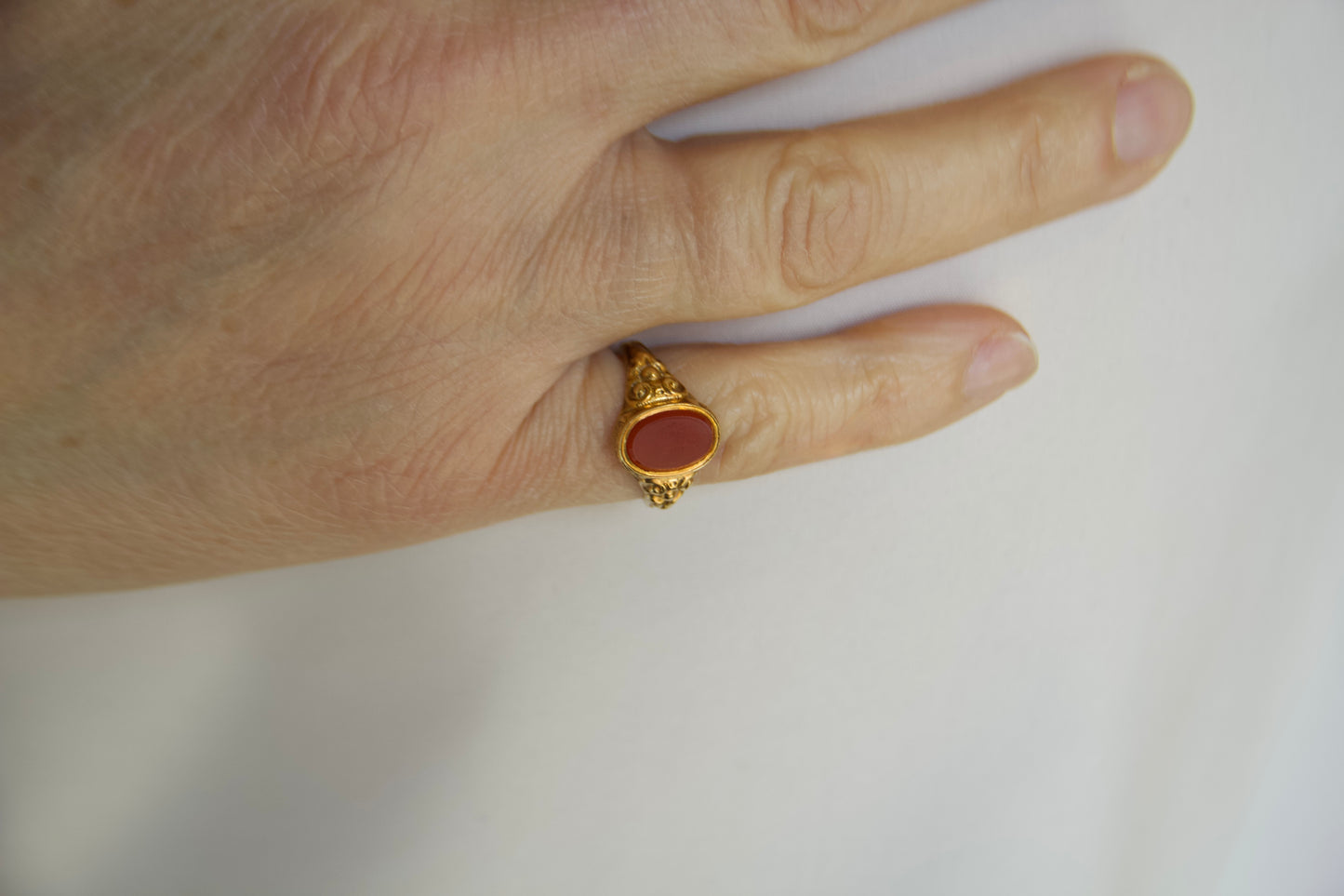 Anello con Corniola "Art Nouveau"