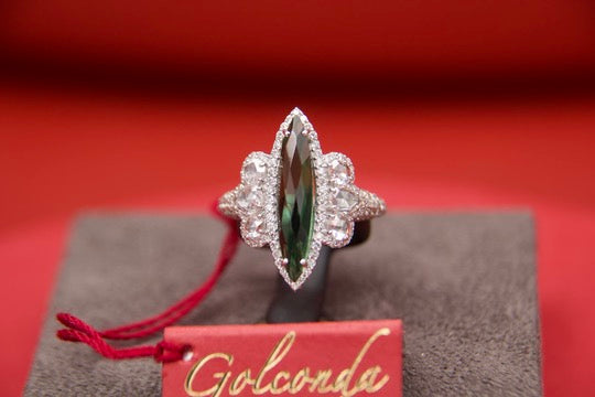 Ring with green Tourmaline and diamonds