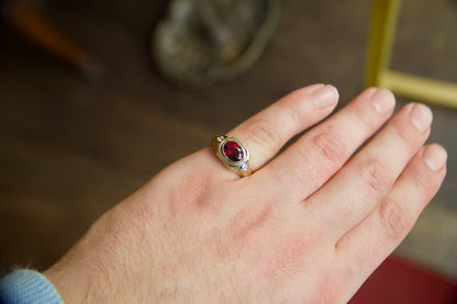 Anello anni 40 con Rodolite e diamanti
