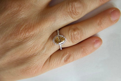 Anello Halo con diamante "Fancy Cognak"