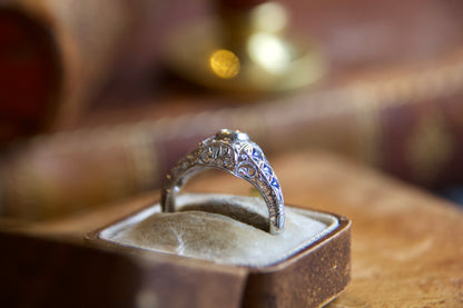 Anelo solitario Art Decò con zaffiri