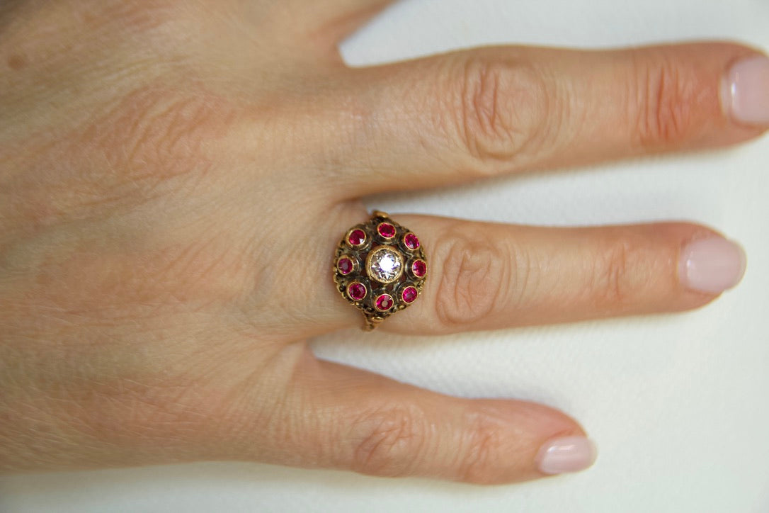 Anello "Art Nouveau" con diamante e rubini