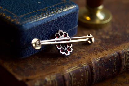 Late 19th-century brooch with garnets