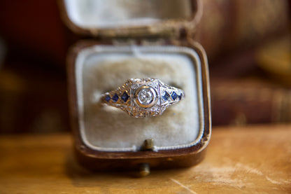 Anelo solitario Art Decò con zaffiri