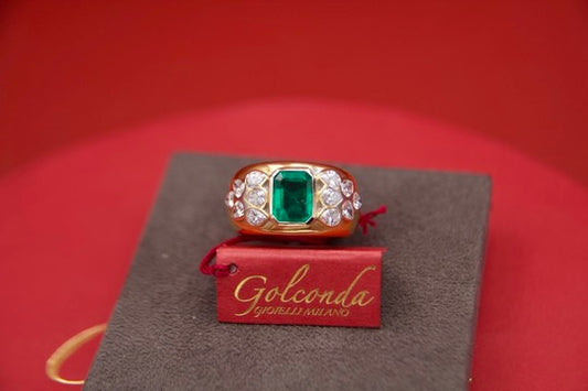 "Cusi" ring with "Colombian" emerald