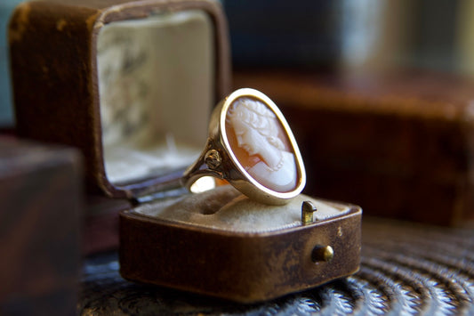 Anello Vittoriano con Cameo