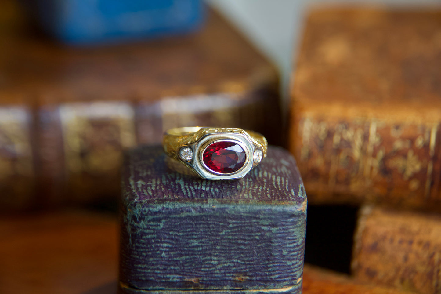 Anello anni 40 con Rodolite e diamanti