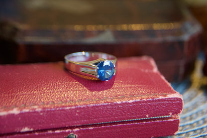 Anello solitario con Zaffiro ottagonale