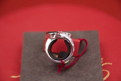 Toi moi ring with sapphire and emerald