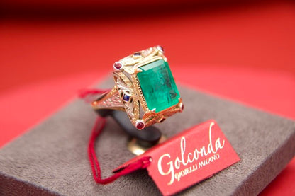 Anello finemente decorato con smeraldo anni 40'