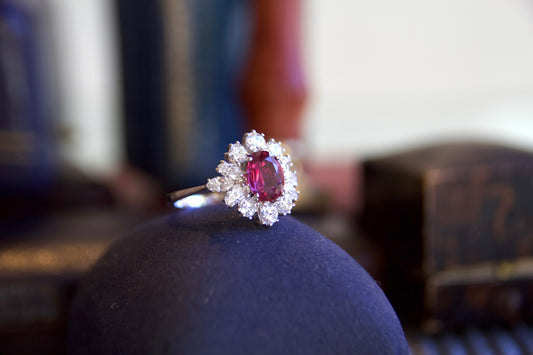 Anello vintage con rubino "No heat"