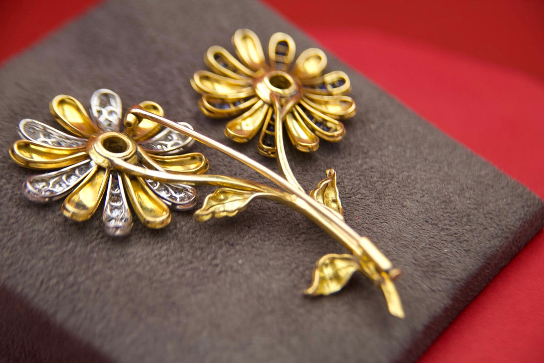 Double flower brooch from the 1940s