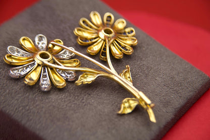 Double flower brooch from the 1940s
